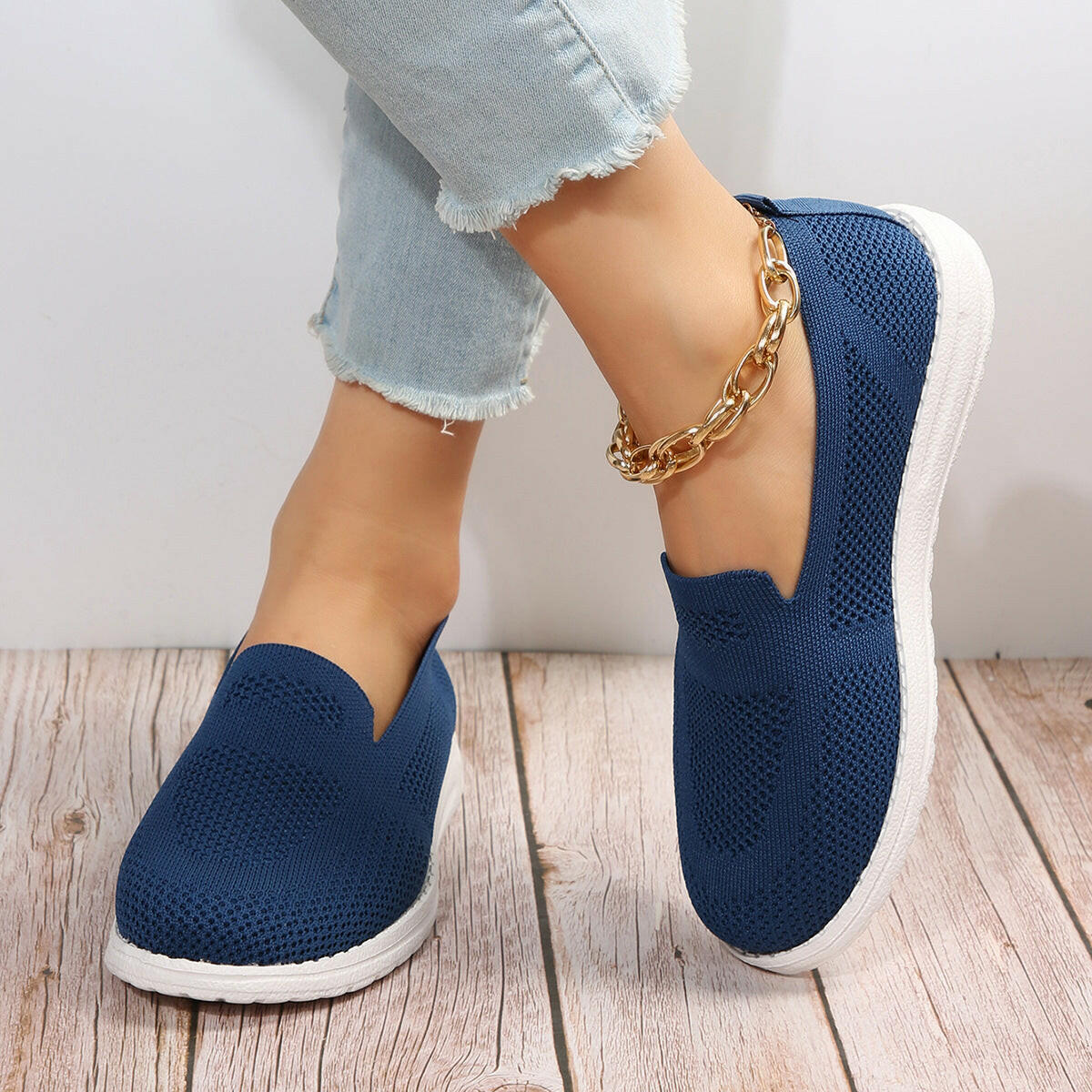 Women's Mesh Shoes Breathable Slip On Lazy Shoes Loafers.