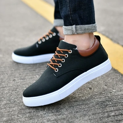 Breathable mens casual canvas sport shoes.