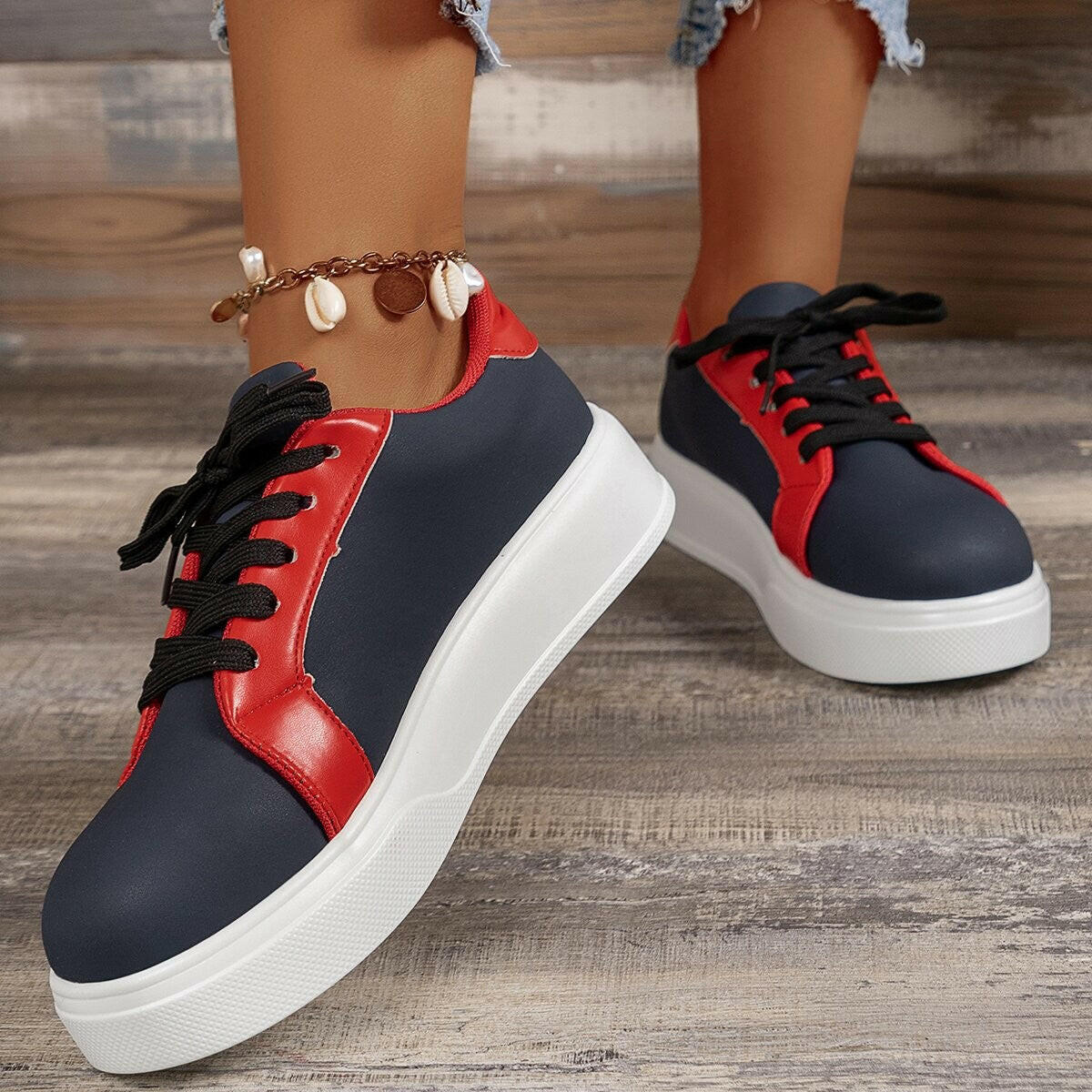 New Lace-up Flats Women Walking Sports Skateboard Shoes Retro Fashion Casual Sneakers.