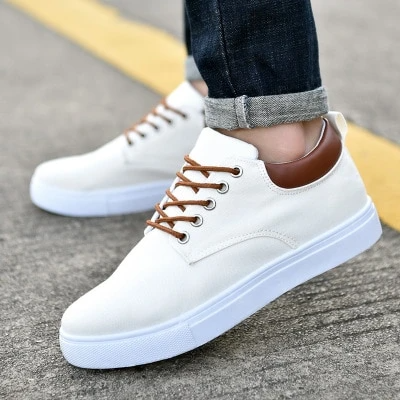 Breathable mens casual canvas sport shoes.