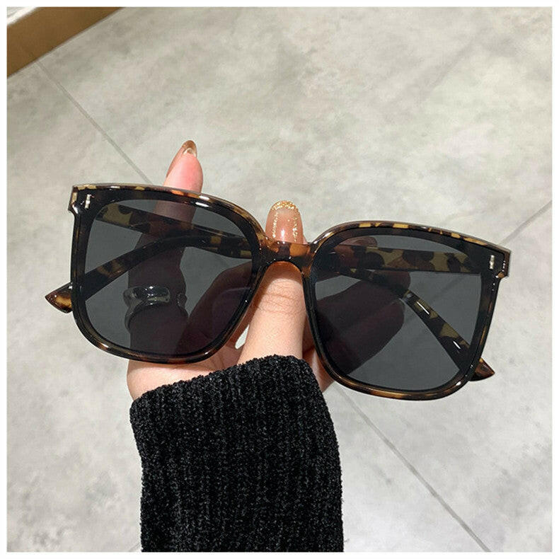 New Glasses Men And Women Black Frame Sunglasses.