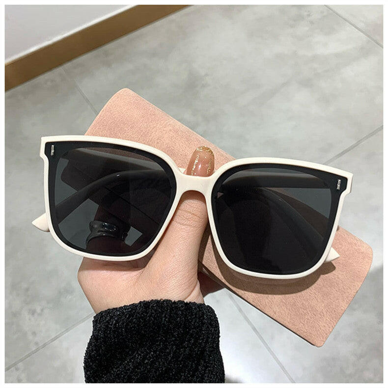 New Glasses Men And Women Black Frame Sunglasses.
