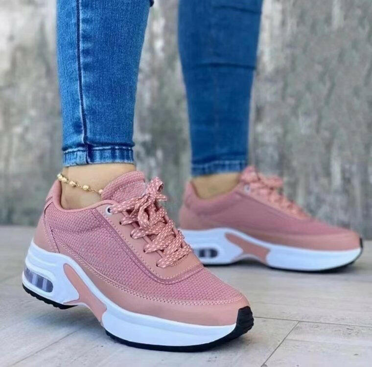 Sports Shoes Women SneakersThick Sole Mesh Breathable Casual Lace-Up Shoes.