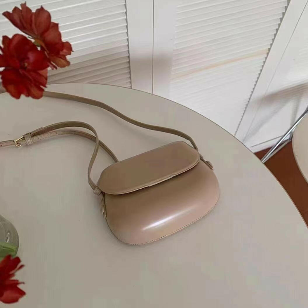 Candy Color Cute Shell Bag Ins Fashion Saddle Bags Women Shoulder Messenger Bag.