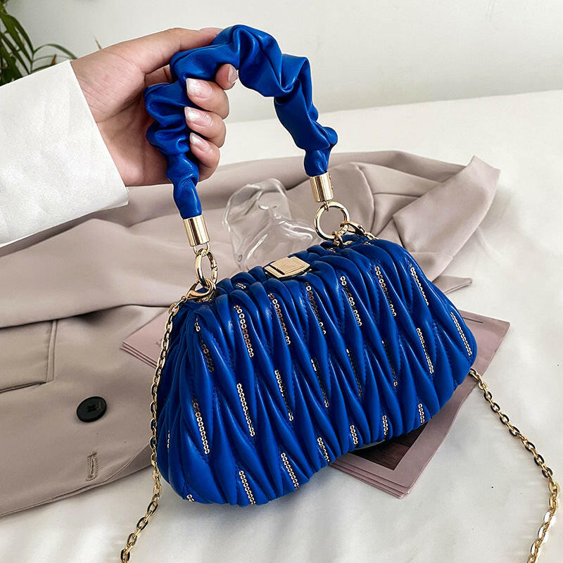 Fashion Chain Pleated Portable Messenger Bag.