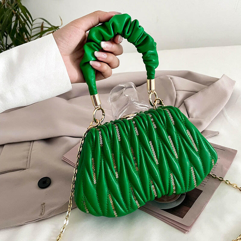 Fashion Chain Pleated Portable Messenger Bag.