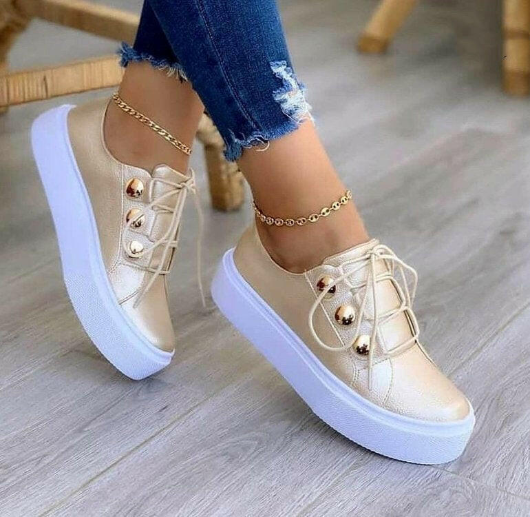 Lace-up Flats Sneakers Women Rivet Casual Shoes.