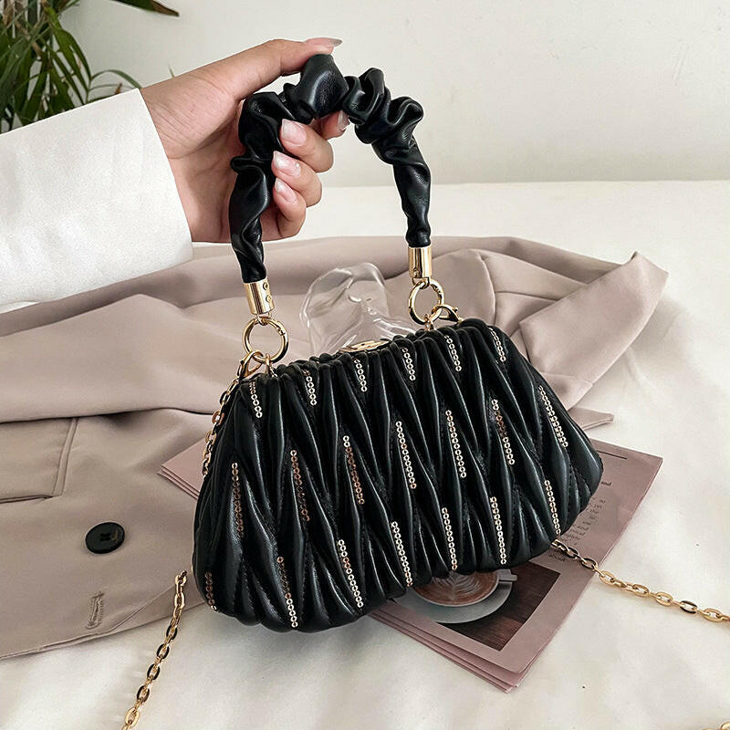 Fashion Chain Pleated Portable Messenger Bag.