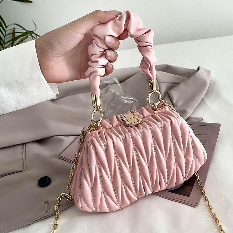 Fashion Chain Pleated Portable Messenger Bag.