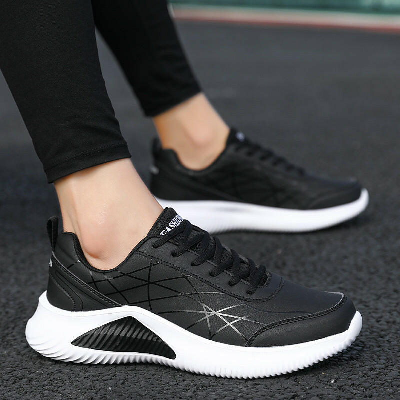 Casual Leather Sports Casual Running Daddy Shoes.