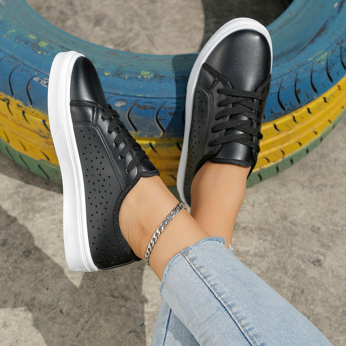 Cutout Flat Shoes Lace-up Hollow Out Walking Shoes For Women Loafers.