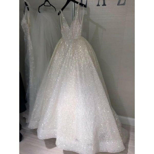 V-neck Pure White Three-layer Wedding Evening Dress.