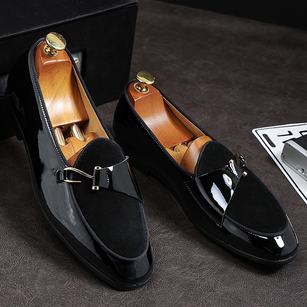 New Fashion Trend Daily Shoes For Men Patent Leather Stitching Suede Metal Hook Decoration Male Comfortable Casual Loafers