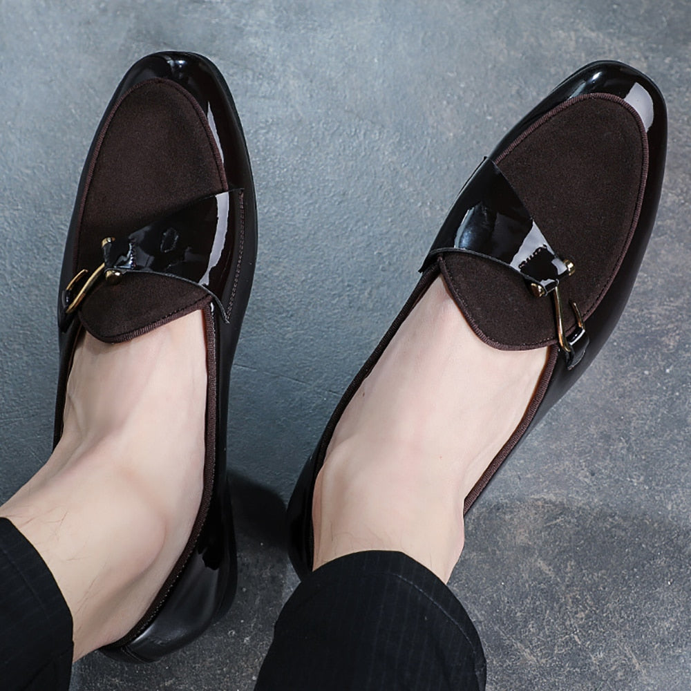 New Fashion Trend Daily Shoes For Men Patent Leather Stitching Suede Metal Hook Decoration Male Comfortable Casual Loafers